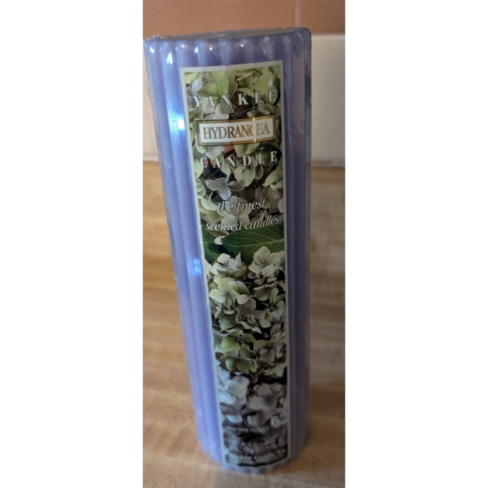 VINTAGE‎ Yankee Candle Hydrangea Pillar 9" Candle  NOS  S.Deerfield, MA